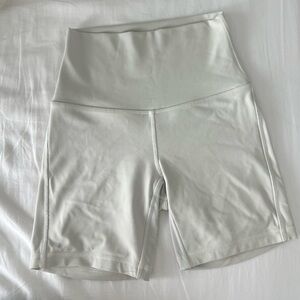 Women's lulu “bone” biker shorts